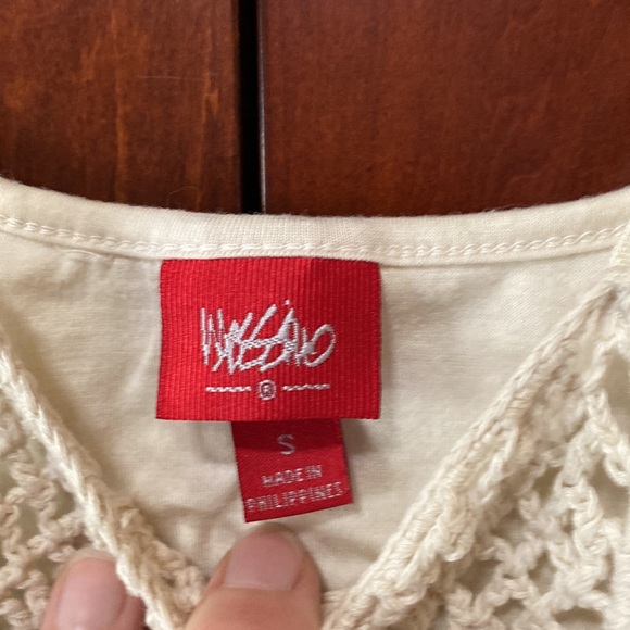 Mossimo Cream tank with built in bra - Picture 3 of 5